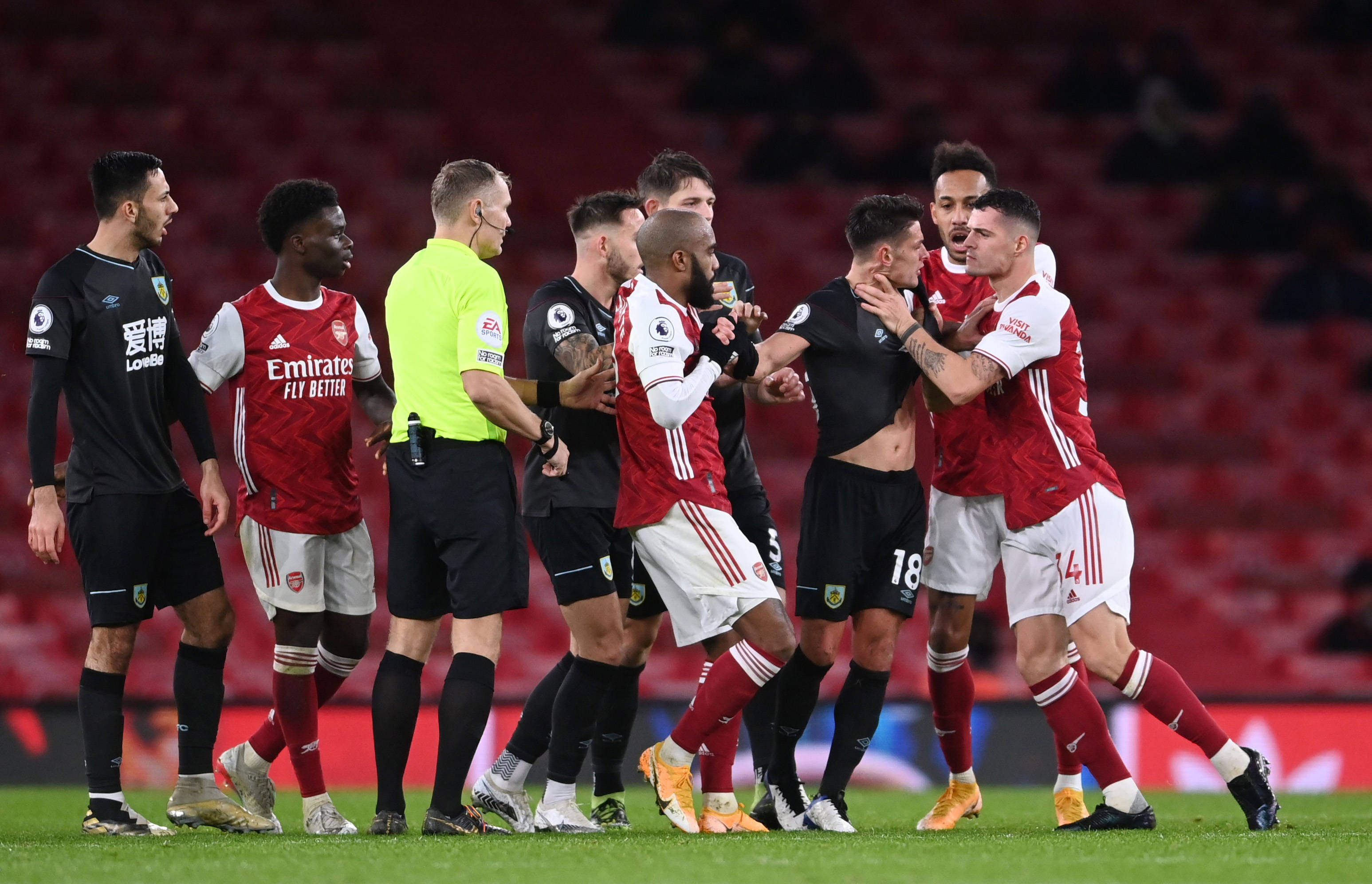 展现出了令 展现出了令